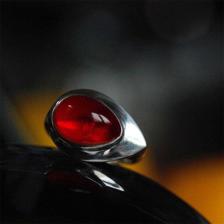 Chevalier in argento con cabochon rosso AURUM | AN1 GCARG RO